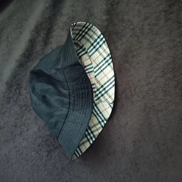BURBERRY STYLE BUCKET HAT 🪣 - Picture 13 of 16